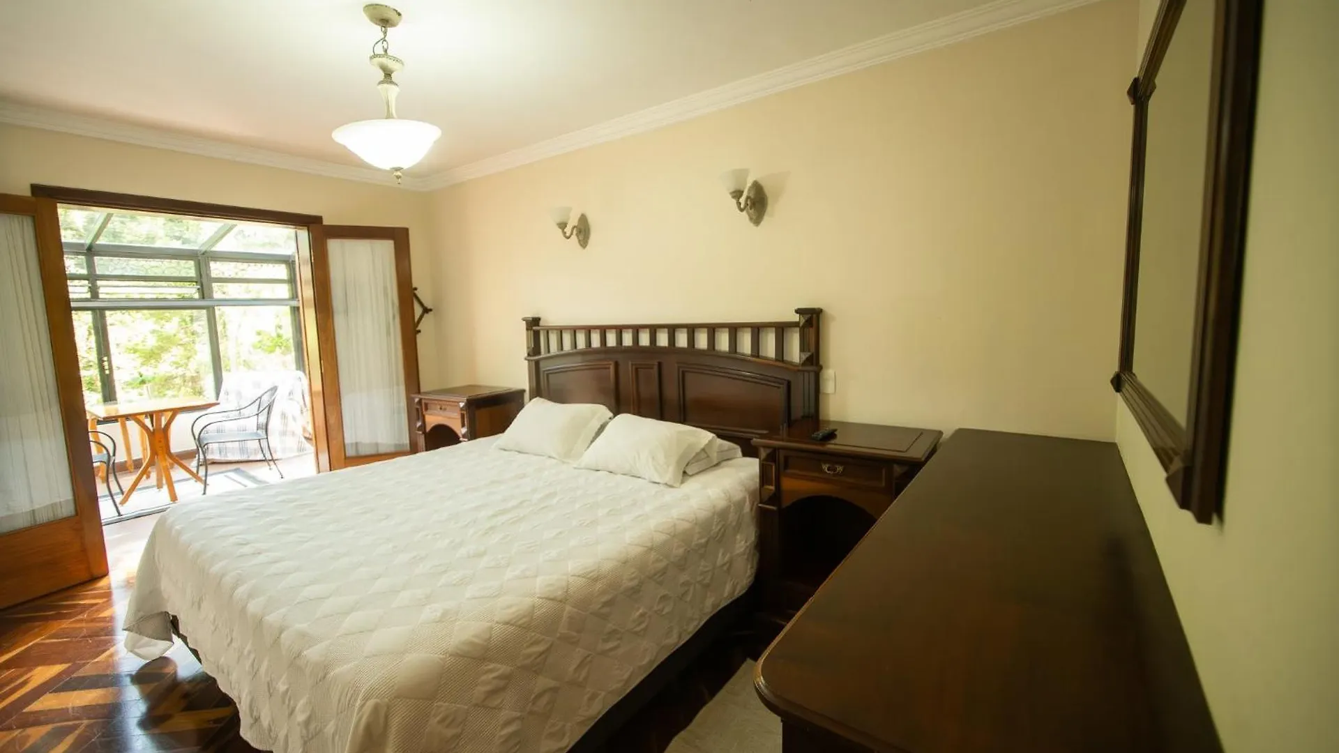Hotel Araucaria Lodge - 800 Metros Do Capivari Campos do Jordao