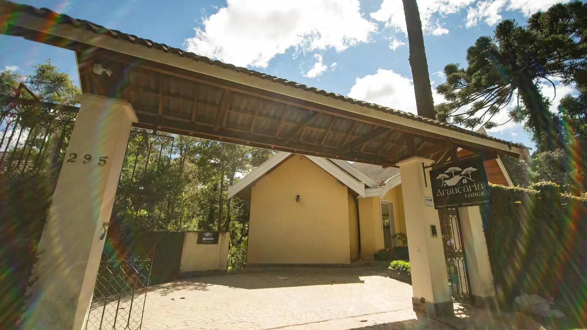 Araucaria Lodge - 800 Metros Do Capivari Campos do Jordao Hotel