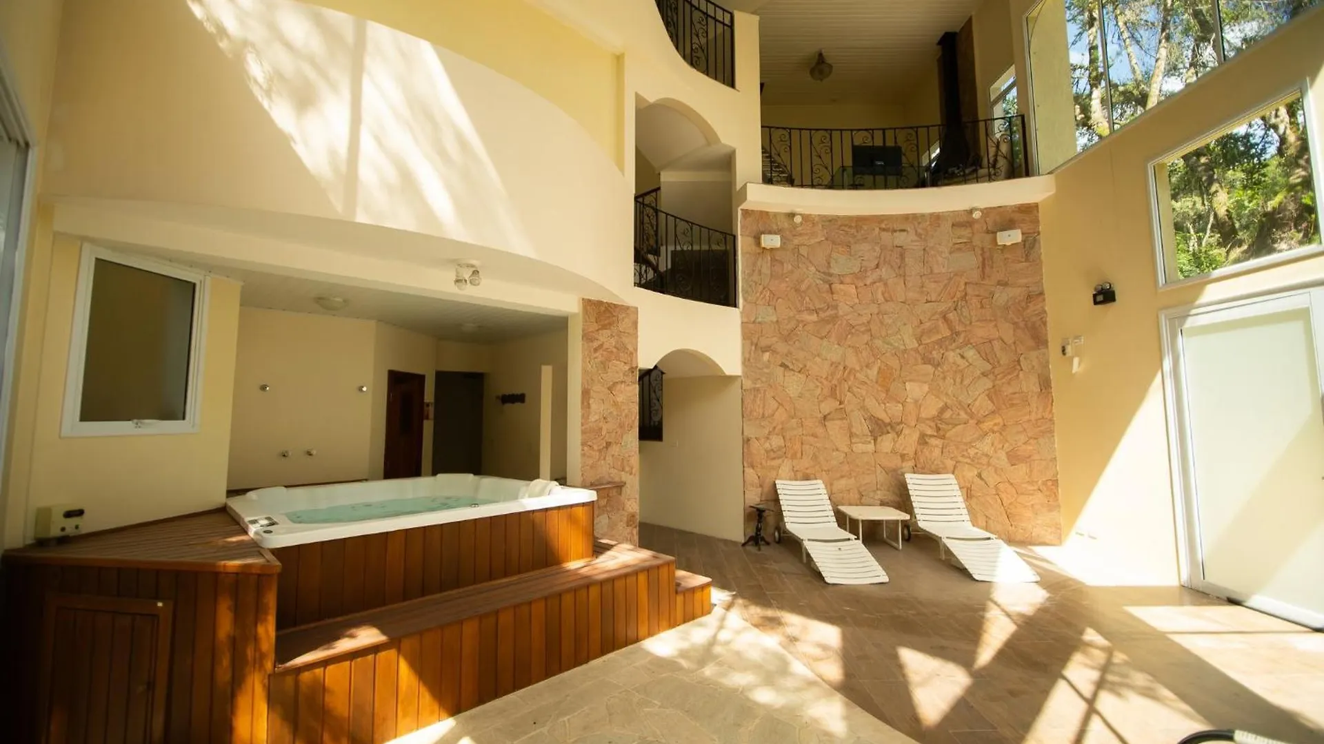 Hotel Araucaria Lodge - 800 Metros Do Capivari Campos do Jordao